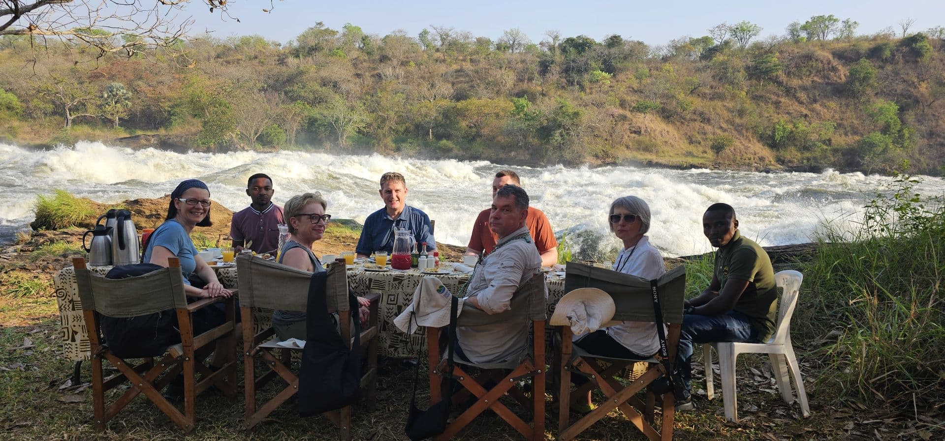 murchison falls breakfast group with view