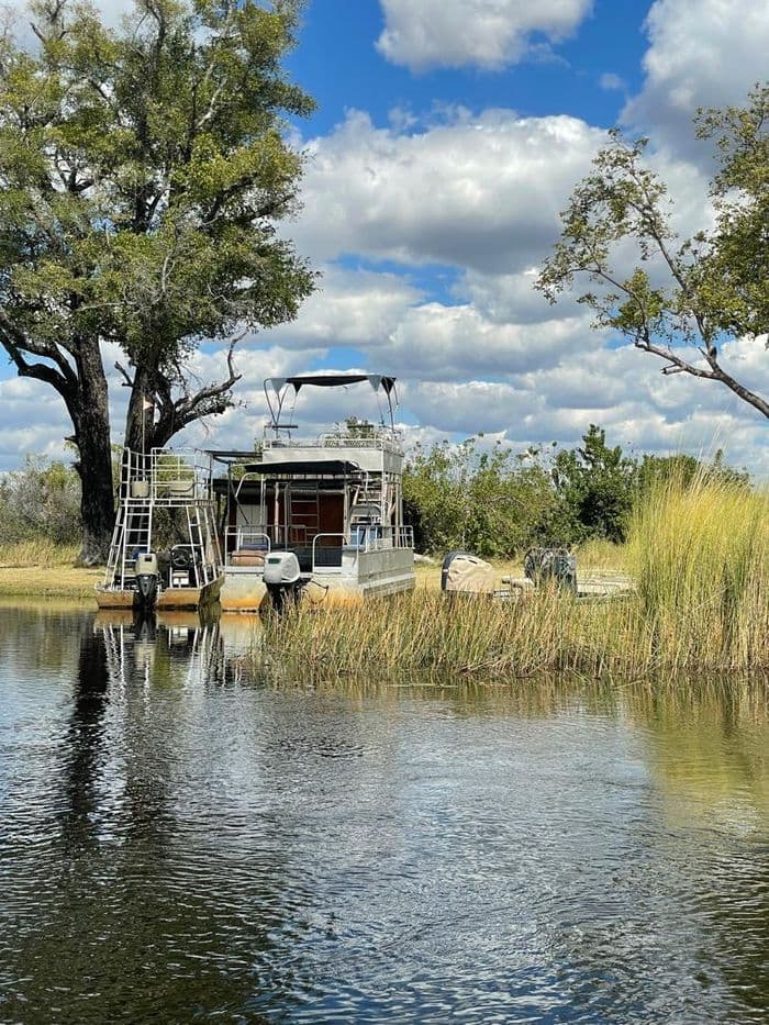 Mobile safari okavango delta