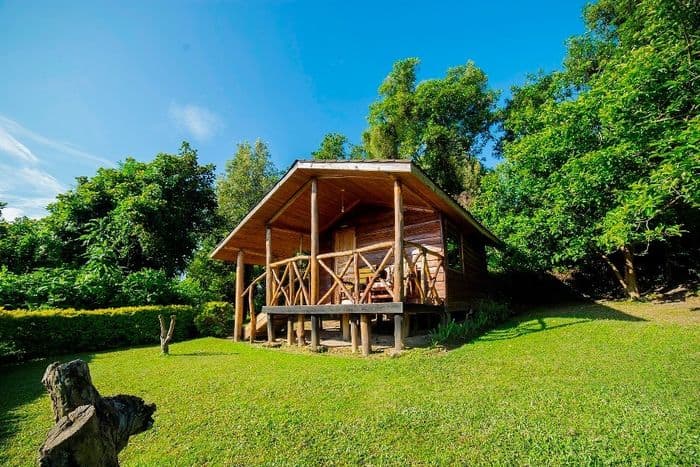 lake bunyoni eco resort hut